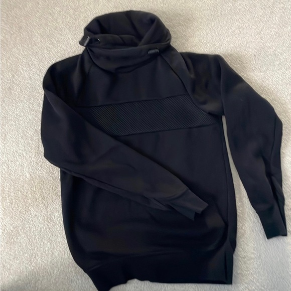 H&M Pull Over - Picture 3 of 3